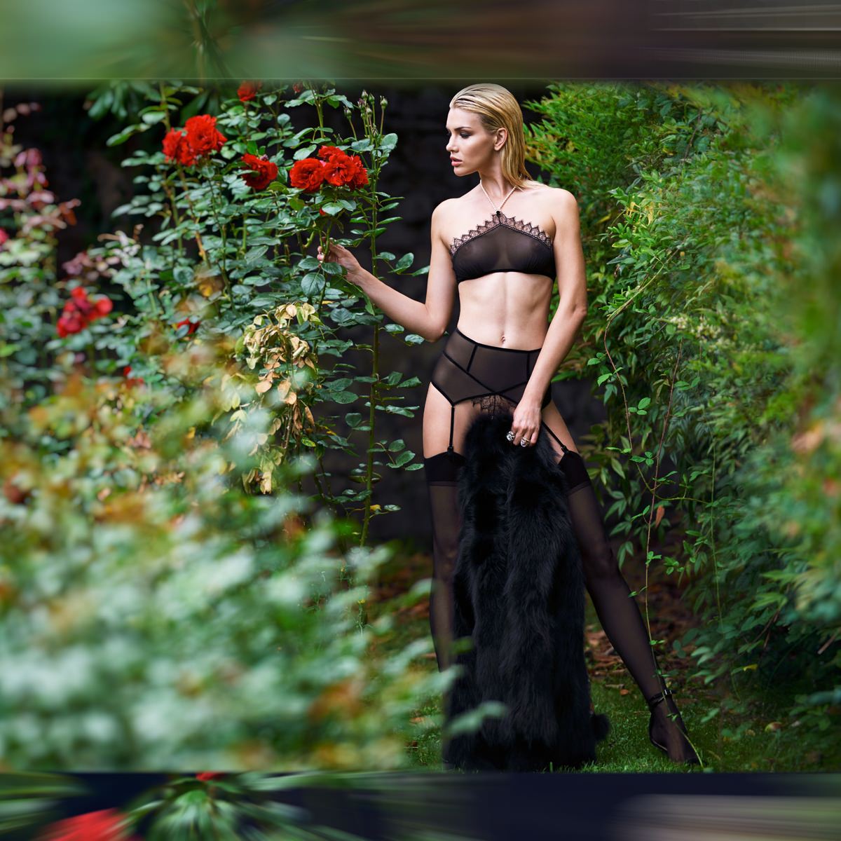 Set Bracli Kyoto Halter Top & Straps Panty Suspender Brief